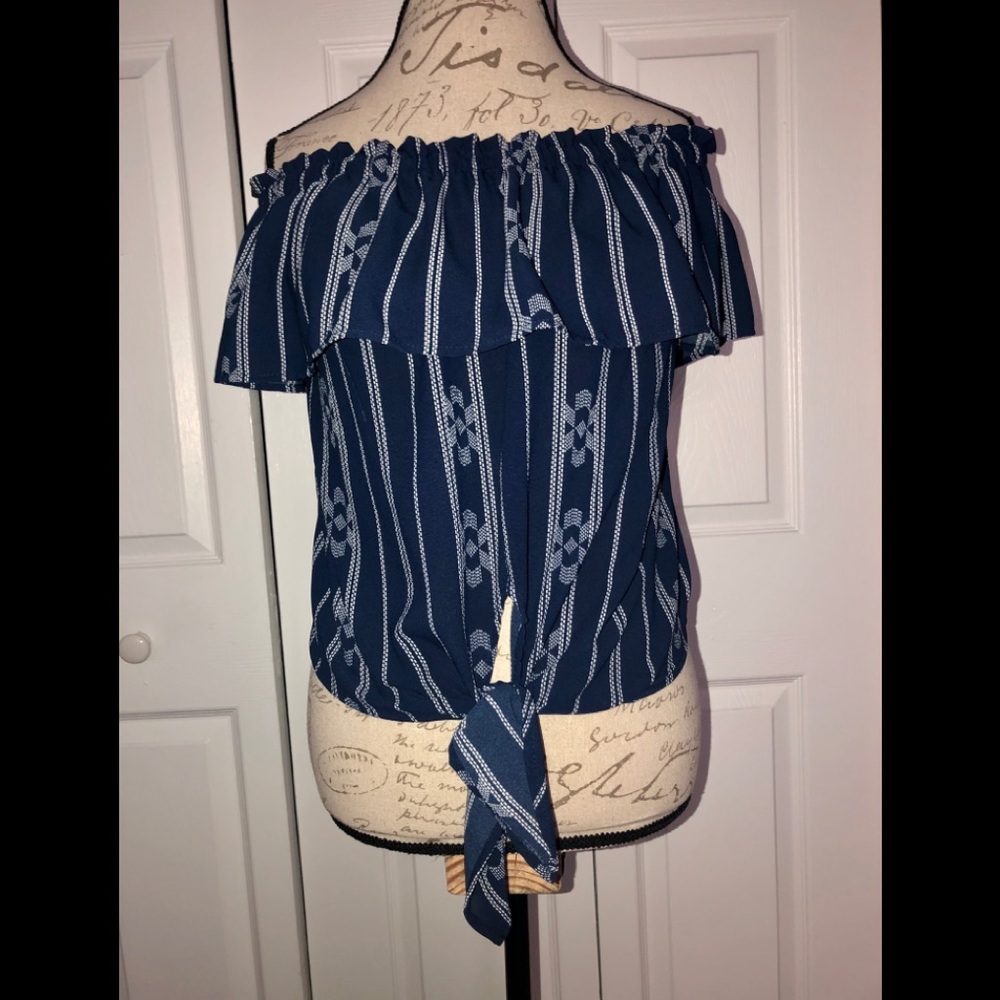 NWOT cropped off the shoulder top!